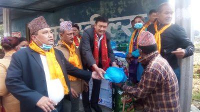 लिखु गाउपालिकाका ५० जना अपाङ्गता भएका ब्यक्तिहरुलाई खाद्यान्न बितरण