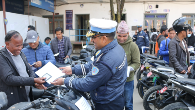 २२ वटा मोटरसाइकल सम्बन्धित धनीलाई हस्तान्तरण