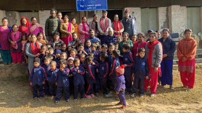 इन्द्रायणी आधारभूत विद्यालयका विद्यार्थीलाई पोशाक वितरण