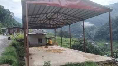 खेल अभ्यास गर्ने ठाउ खोज्दै दुप्चेश्वरका खेलाडीहरु, २५ लाखमा बनेको कवर्डहल लागेन काम