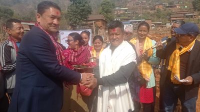 प्रशासकीय भवन निर्माण नभएको कारण बताउदै लिखु गाउपालिका नुवाकोटका अध्यक्ष ध्रुव श्रेष्ठ