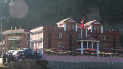 म्यागङ गाउँपालिकाको प्रसाशकिय भवनको बुधबार मानेब्लेमा उद्घाटन गरिएको छ