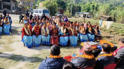 लिखु गाउपालिकाले उत्कृष्ट ६ जना स्वयम सेविका र ६ आमा समुह लाई सम्मान गरेको छ