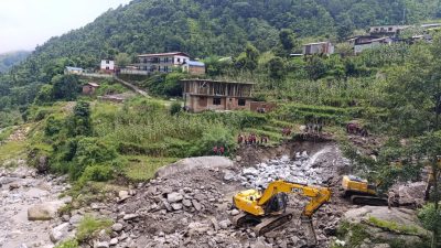 विद्यालय क्षेत्रमा बलजफ्ती संरचना निर्माण, शिक्षक र विद्यार्थीको कानथुनेर विरोध