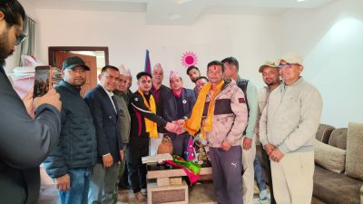 नुवाकोटमा तीन नेता एमाले प्रवेश, संगठन थप सुदृढ हुने विश्वास