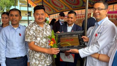 वडाअध्यक्ष सिताराम पुलामी मगर टिचिङ अस्पतालबाट सम्मानित